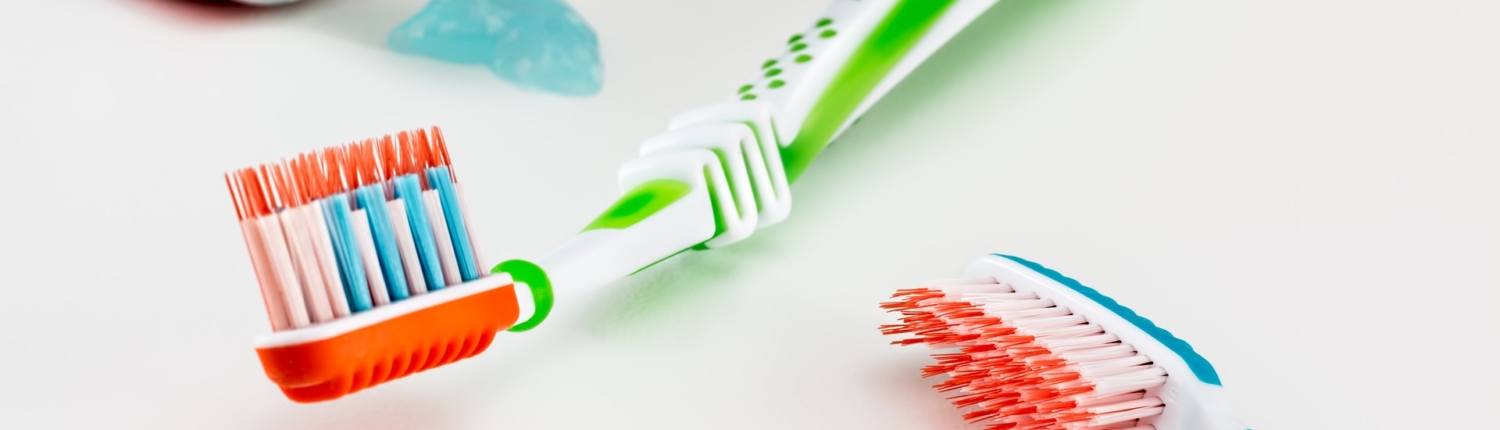 Zahnpasta mit Aktivkohle